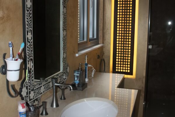 Upscaled with Gigapixel v1.0.2. 426x640 => 852x1280 (2x) Model: Low Resolution V2, denoise: 0.01, sharpen: 0.01, decompression: 0.01