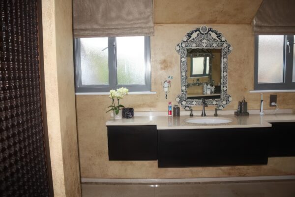 Upscaled with Gigapixel v1.0.2. 640x426 => 1280x852 (2x) Model: Low Resolution V2, denoise: 0.01, sharpen: 0.01, decompression: 0.01