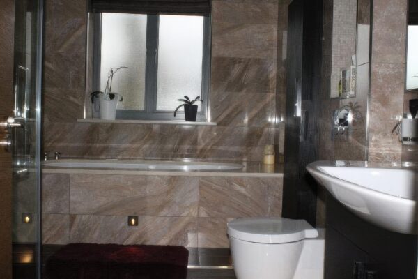 Upscaled with Gigapixel v1.0.2. 640x426 => 1280x852 (2x) Model: Standard V2, denoise: 0.01, sharpen: 0.01, decompression: 0.01